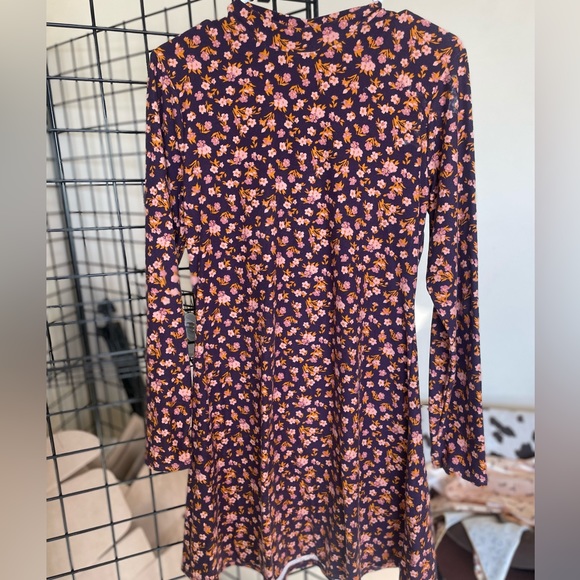 Dresses & Skirts - Very Cute long sleeve dress